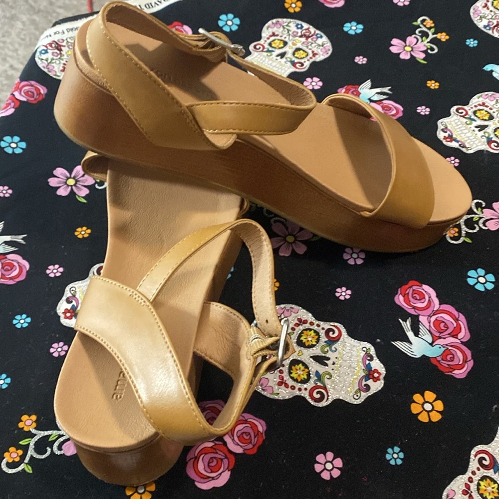 Amazon Essentials Tan Platform Sandals Women’s Si… - image 1